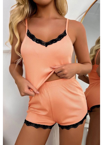 Kadın Mercan Pembe Alt ve Üst Dantel Detaylı Şortlu Gecelik Takımı