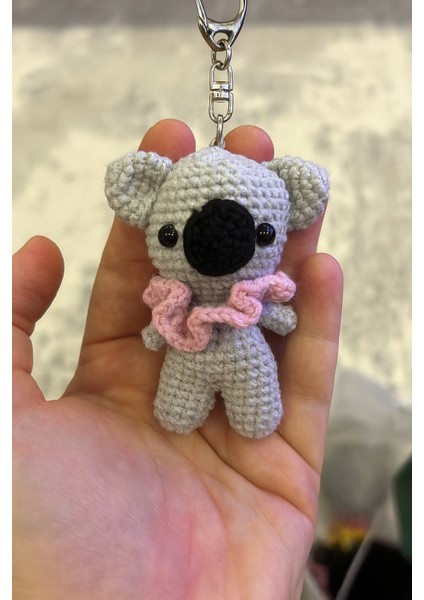 Amigurumi Koala Anahtarlık – El Yapımı Örgü Oyuncak, Sevimli Çanta ve Araba Aksesuarı indirimleri