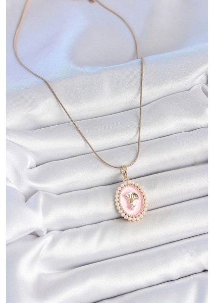 316L Çelik Gold Renk Zincir Pembe Mineli Incli Zirkon Taşlı Çiçek Işlemeli Portre Model Kadın Kolye fiyatları