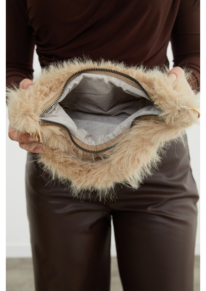 Zincir Askılı Fermuarlı Suni Kürk Kol Çantası indirimleri