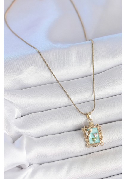 316L Çelik Gold Renk Zincir Mi Mineli Çiçek Işlemeli Zirkon Taşlı Kelebek Detay Portre Model Kadın Kolye fiyatları