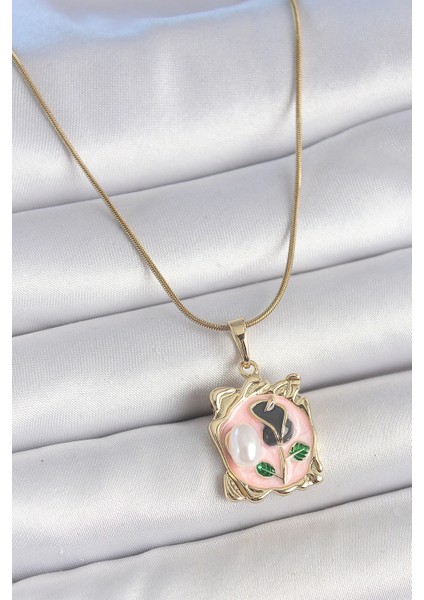 316L Çelik Gold Renk Zincir Pembe Mineli Çiçek Işlemli Inci Detay Portre Model Kadın Kolye