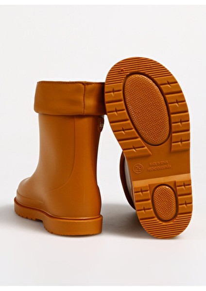 Çocuk Yağmur Çizmesi Su Geçirmez Karamel PVC Malzeme Geçirmeli Kapanma Özelliği