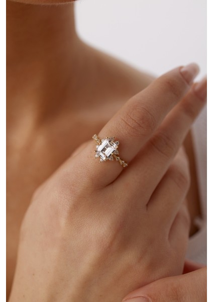 14 Ayar Altın Taşlı Baget Yüzük