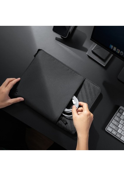 Siyah Tomtoc A10C2D1 13'' Siyah Voyage Serisi Notebook Kılıfı