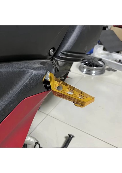 Motosiklet Arka Ayak Pedalları Yamaha Nmax Xmax Tmax 125 250 300 400 R1 R3 NVX155 Ayak Dayanakları Ayak Mandal Aksesuarları Altın (Yurt Dışından) fırsatları