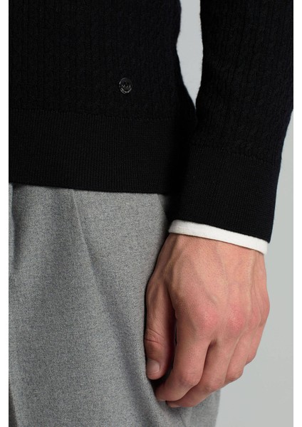 Merino Yün Ipek Karışım Örgü Desen Bisiklet Yaka Siyah Triko indirimleri