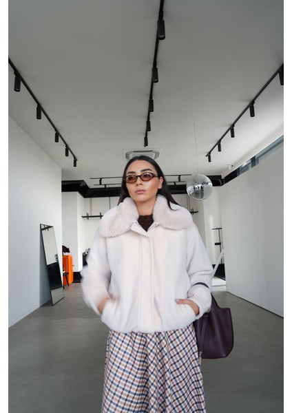 Yakası Kürk Detaylı Peluş Ceket fiyatları