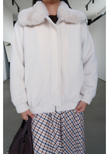 Yakası Kürk Detaylı Peluş Ceket modelleri