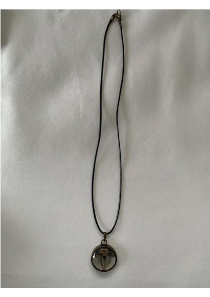 Kurutulmuş Beyaz Mor Çiçek Figürlü Kolye Siyah Deri Ipli modelleri