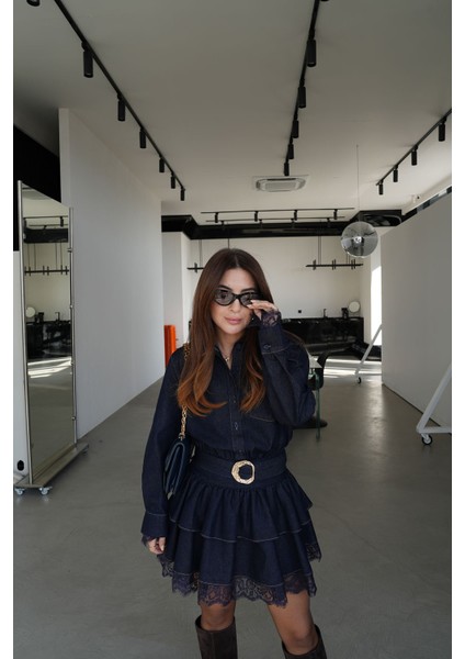 Etek Ucu ve Kolları Dantelli Beli Kemerli Denim Elbise