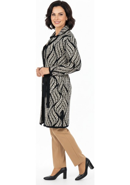 Kadın Kışlık Motifli Düğmeli Cepli Rahat Kesim Likralı Yünlü Dokuma Anne Hırka