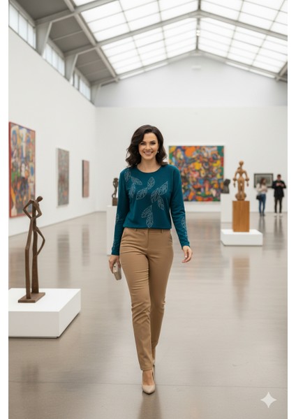 Kadın Yaprak Taşlı Desenli Uzun Kollu Yuvarlak Yaka Rahat Kesim Likralı Nergiz Kumaş Anne Ince Kazak indirimleri