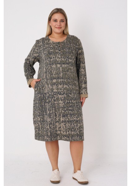 Desenli Düğmeli Cepli Biye Detaylı Jakarlı Kumaş Kadın Büyük Beden Elbise fiyatları