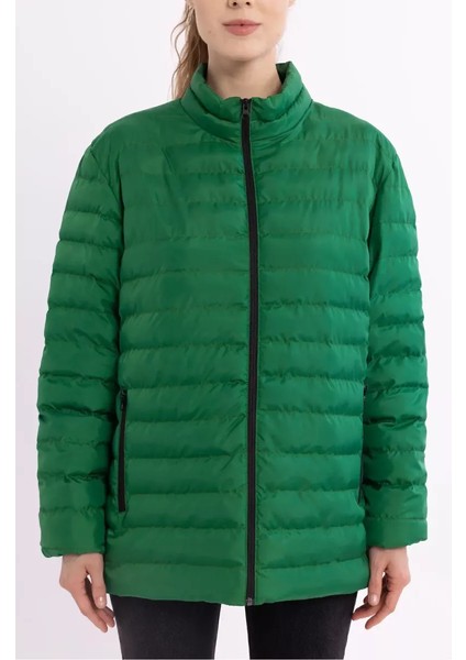 İçi Astarlı Su ve Rüzgar Geçirmez Cepli Kadın Mont