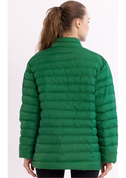 İçi Astarlı Su ve Rüzgar Geçirmez Cepli Kadın Mont