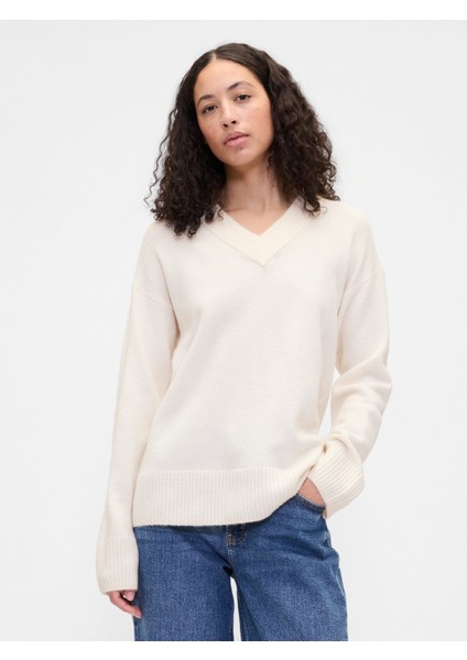 Kadın Beyaz Oversized V Yaka Kazak