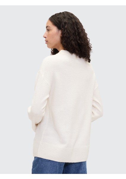 Kadın Beyaz Oversized V Yaka Kazak indirimleri