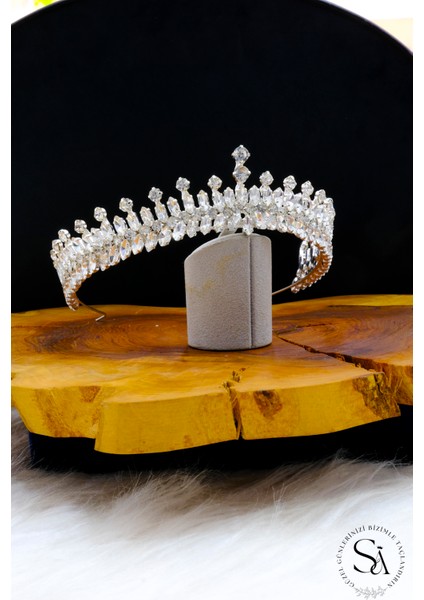 Kristal Taşlı Şık ve Zarif Gelin Tacı fiyatları