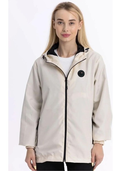 İçi Astarlı Su ve Rüzgar Geçirmez Cepli Kadın Yağmurluk