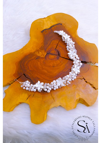 Tamamen El Yapımı Kristal Taşlı Şık ve Zarif Düğün ve Nişan Gelin Tacı ve Saç Aksesuarı modelleri