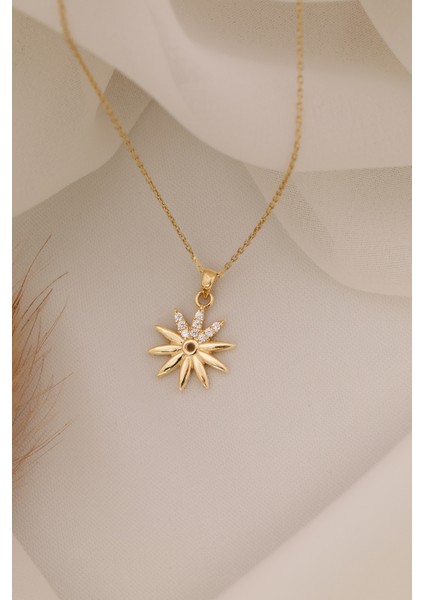 14 Ayar Altın Taşlı Çiçek Kolye fırsatları