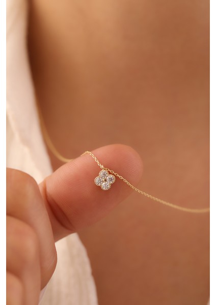 14 Ayar Altın Baget Taşlı Çiçek Kolye