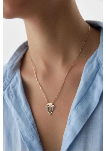 14 Ayar Altın Üçgen Figürlü Kolye