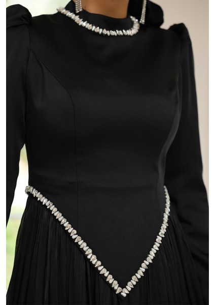 Taş Detaylı Eteği Piliseli Saten ve Yoryo Ipek Tesettür Abiye Elbise Siyah 1046