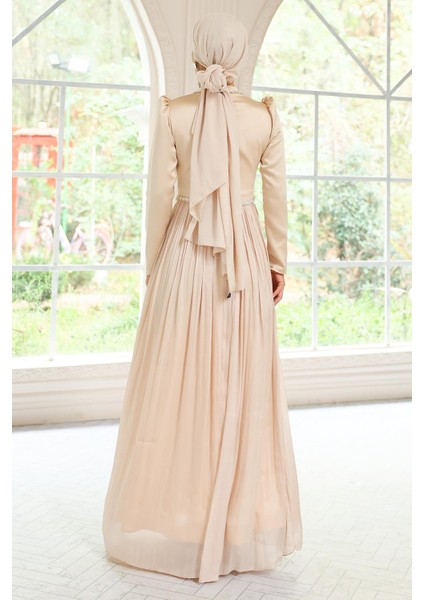 Taş Detaylı Eteği Piliseli Saten ve Yoryo Ipek Tesettür Abiye Elbise Krem 1046