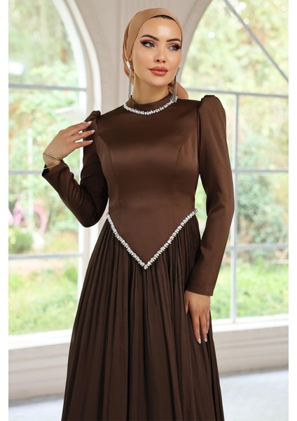 Taş Detaylı Eteği Piliseli Saten ve Yoryo Ipek Tesettür Abiye Elbise Kahve 1046 fiyatları