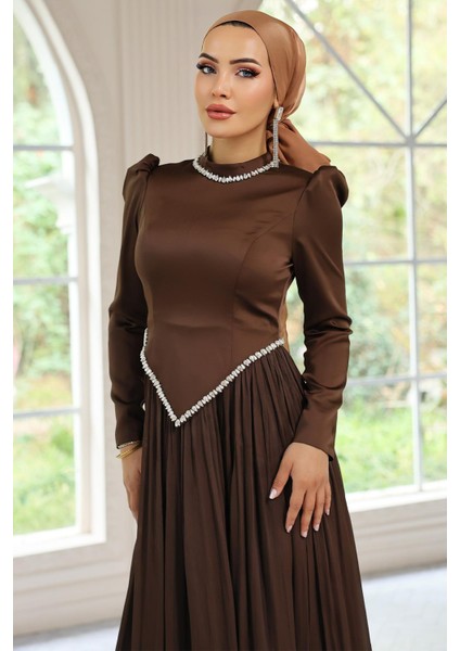 Taş Detaylı Eteği Piliseli Saten ve Yoryo Ipek Tesettür Abiye Elbise Kahve 1046 modelleri