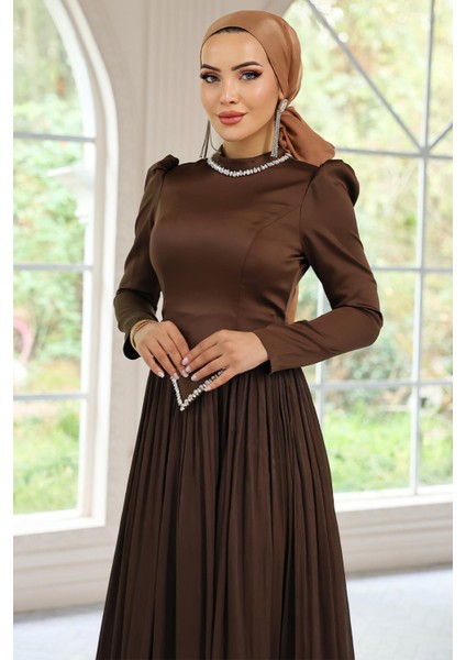 Taş Detaylı Eteği Piliseli Saten ve Yoryo Ipek Tesettür Abiye Elbise Kahve 1046 indirimleri