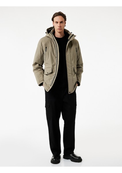 Uzun Kollu Kapaklı Cep Detaylı Fermuarlı Kapüşonlu Parka fiyatları