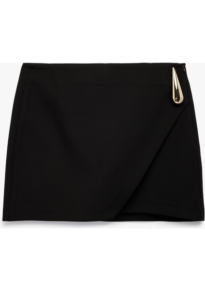 Aksesuar Detaylı Kruvaze Mini Şort Etek