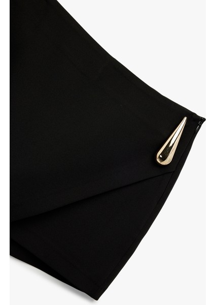 Aksesuar Detaylı Kruvaze Mini Şort Etek modelleri