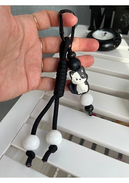 Siyah Beyaz Kedi Charmlı Paracord Çanta Aksesuarı - Charm - Anahtarlık fiyatları