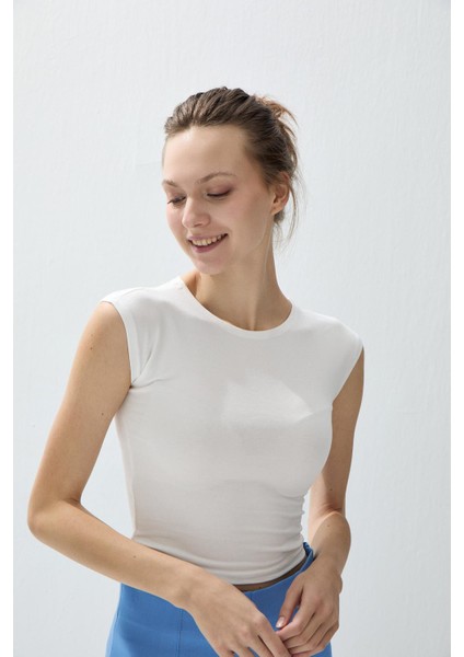 Kadın Beyaz Renk Kısa Kollu Basic T-Shirt fiyatları