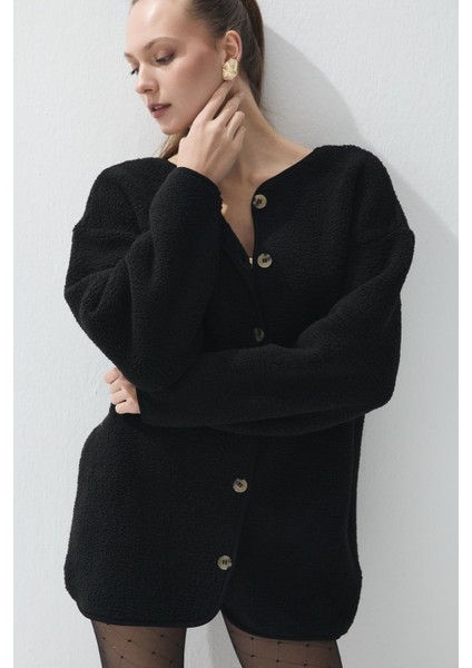 Kadın Siyah Renk Iliklenebilir Uzun Peluş Ceket