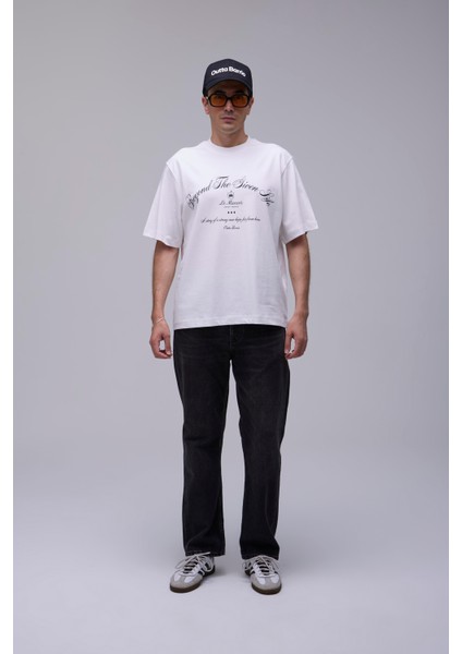 Kırık Beyaz Oversize Yıldızların Ötesinde Baskılı Tişört