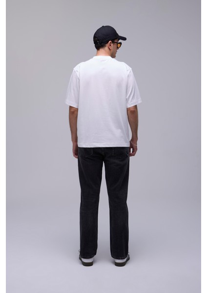 Kırık Beyaz Oversize Yıldızların Ötesinde Baskılı Tişört fiyatları