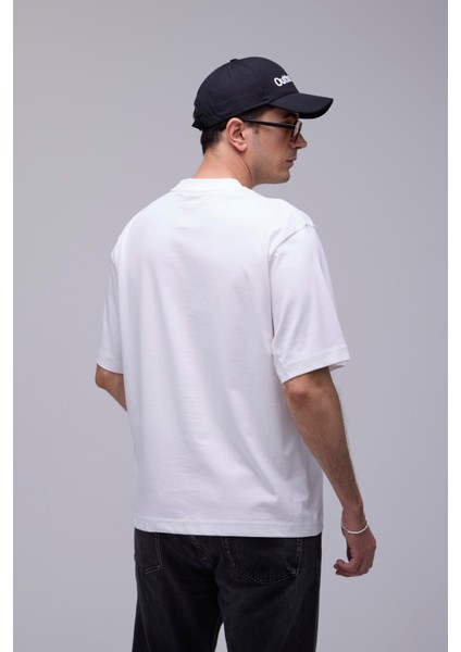 Kırık Beyaz Oversize Yıldızların Ötesinde Baskılı Tişört indirimleri