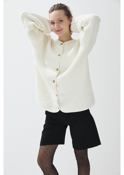 Kadın Ekru Renk Iliklenebilir Uzun Peluş Ceket fırsatları