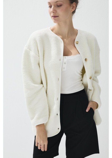 Kadın Ekru Renk Iliklenebilir Uzun Peluş Ceket