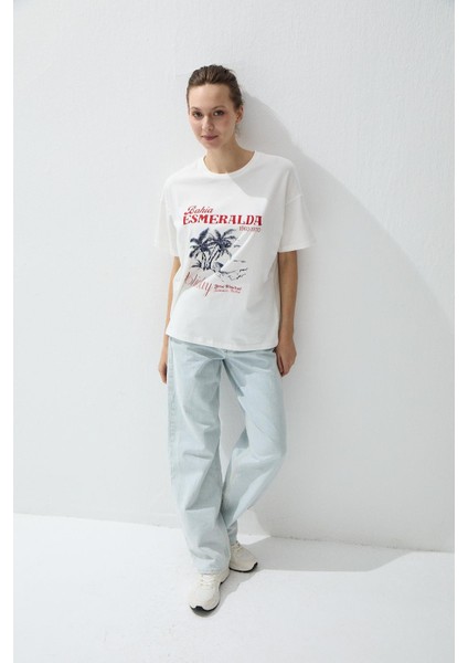 Kadın Ekru Renk Baskılı Oversize T-Shirt modelleri