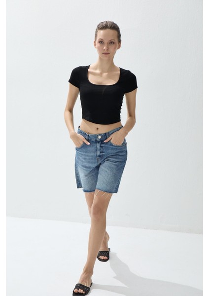 Kadın Siyah Kare Yakalı Kısa Kollu T-Shirt