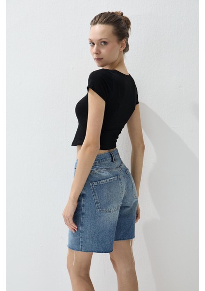 Kadın Siyah Kare Yakalı Kısa Kollu T-Shirt indirimleri