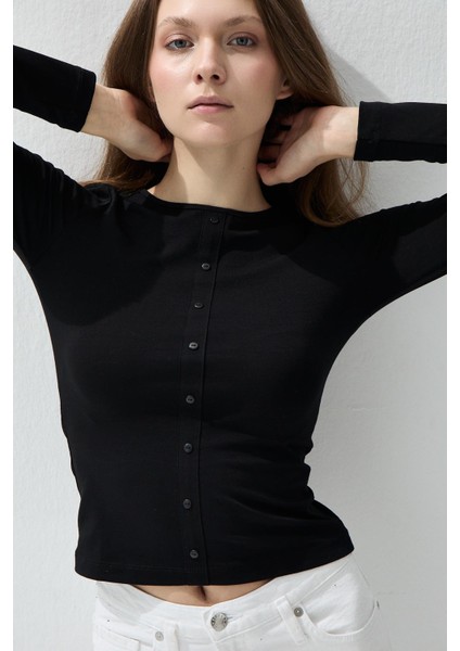 Kadın Siyah Renk Önü Düğme Detaylı Uzun Kollu Basic fiyatları