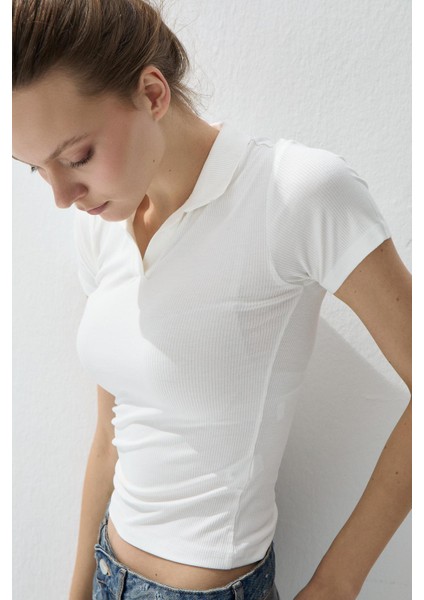 Kadın Ekru Renk Polo Yakalı Kısa Kollu T-Shirt fiyatları