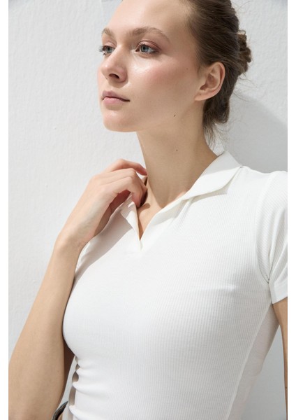 Kadın Ekru Renk Polo Yakalı Kısa Kollu T-Shirt modelleri